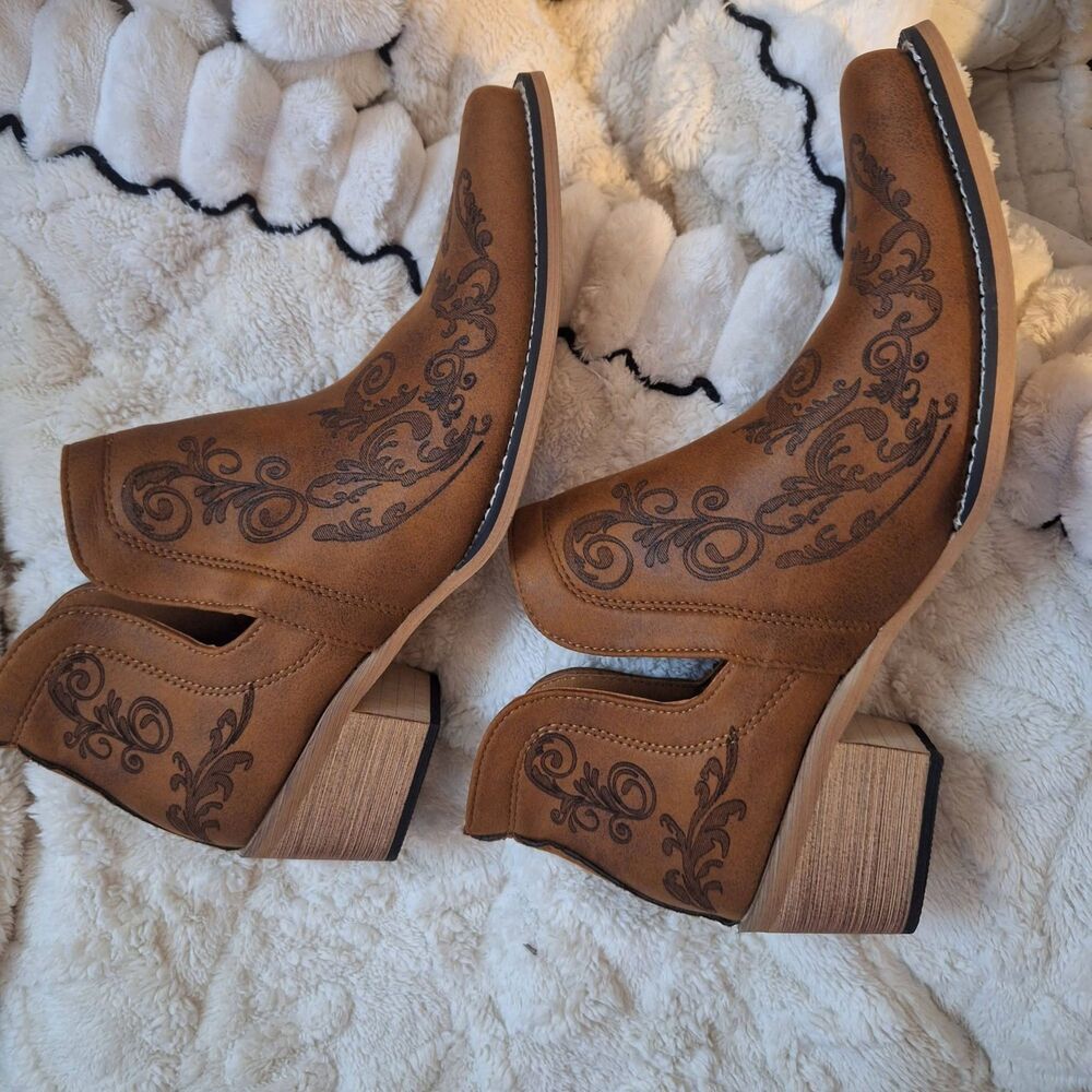 NEW-FABULOUS Embroidered Ankle Boots 2026 Spring Block Heel 9.5 Women